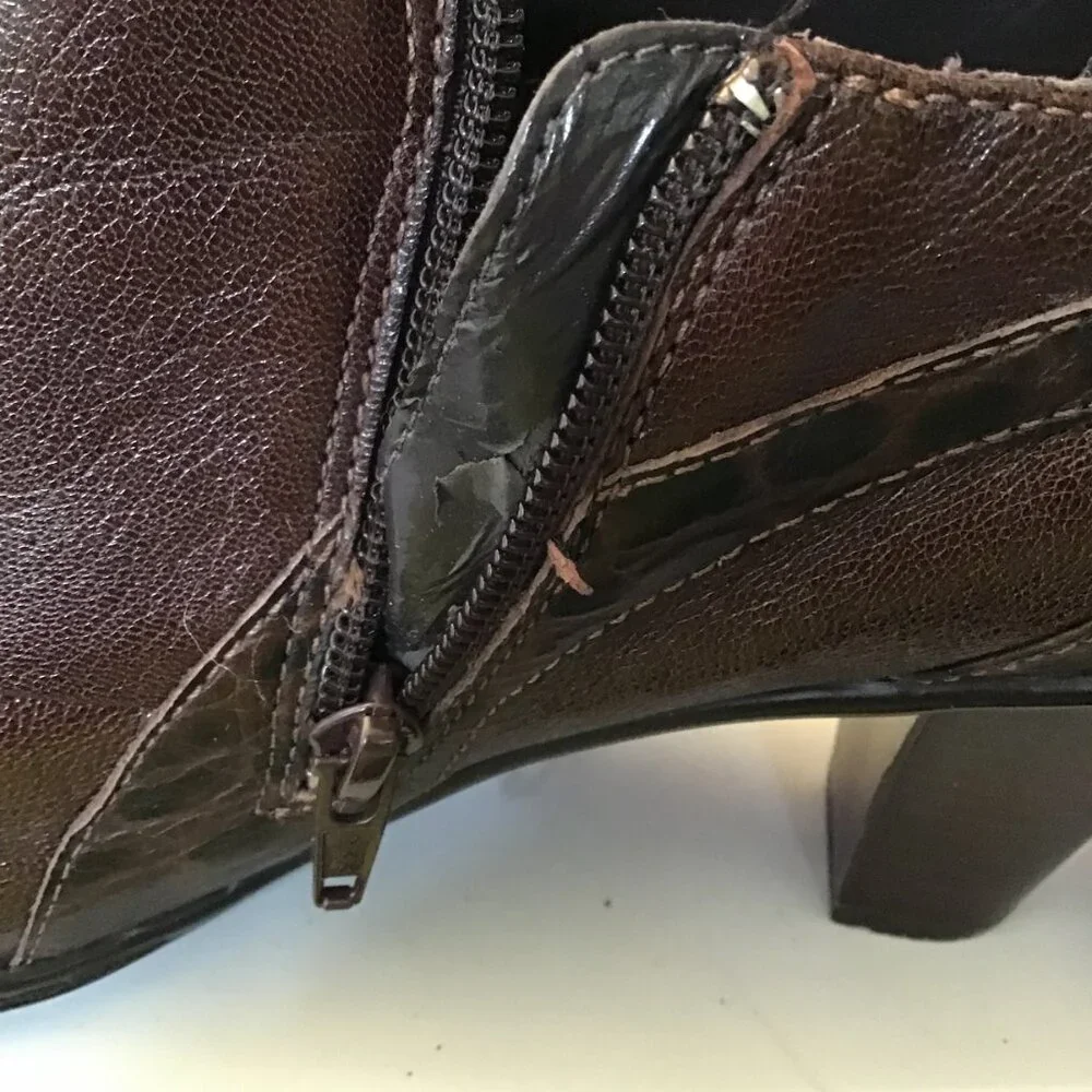 Women's 10M Clarks Bendables Dark Brown Leather Ankle Booties Boots Heels